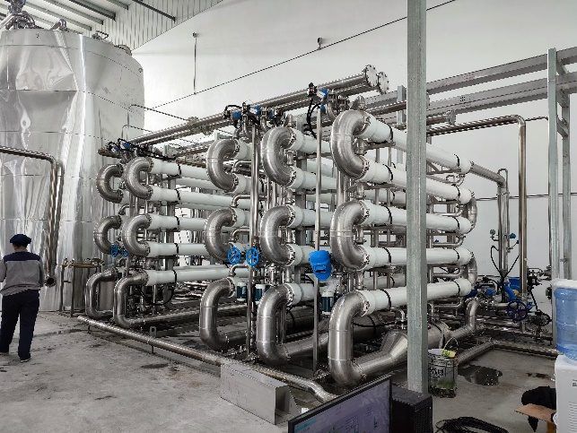 Tubular membrane rack during on-site installation